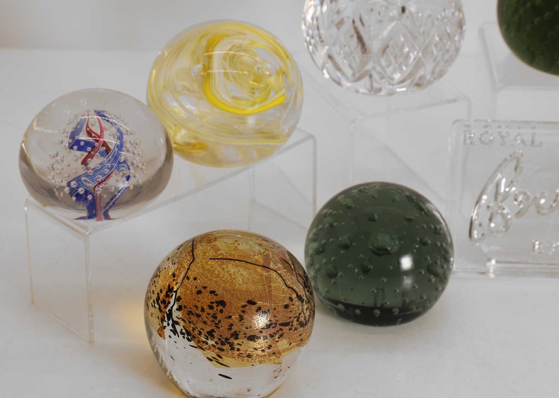 A collection of glass paperweights, 20th century - 3