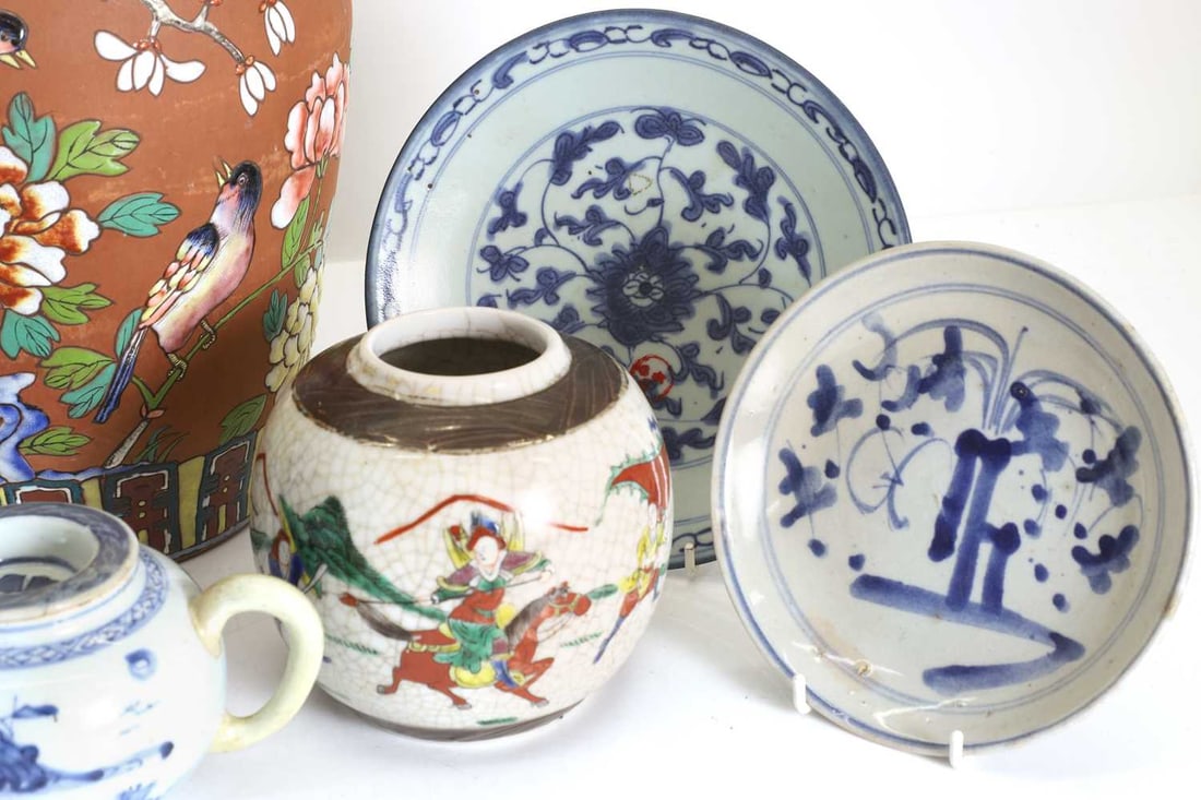 A collection of Chinese porcelain, - 2