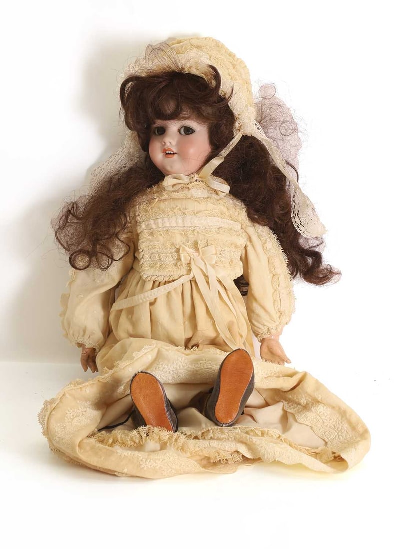 A German Simon & Halbig bisque doll, 20th century (1 of 3)