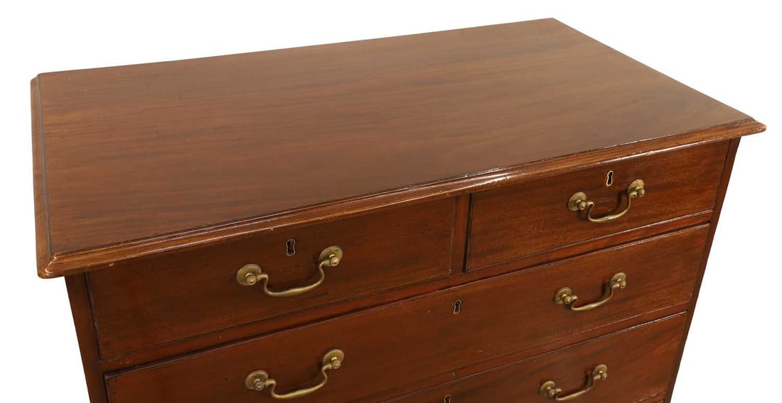 A George III mahogany chest of drawers, early 19th century, - 2