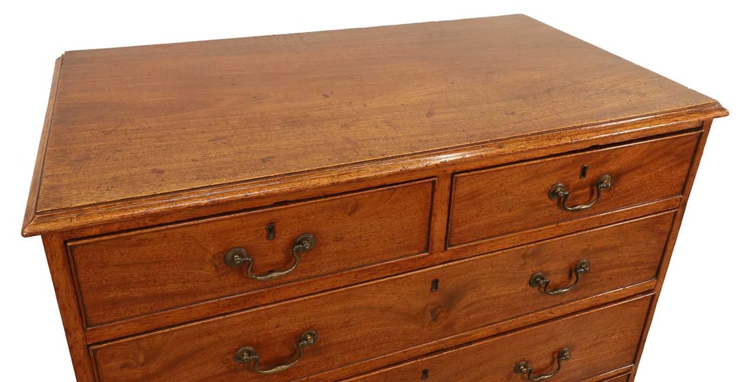 A George III mahogany chest of drawers, early 19th century, - 2