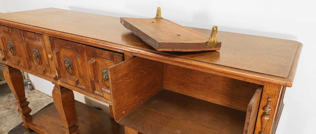 An oak dresser, 20th century, - 2