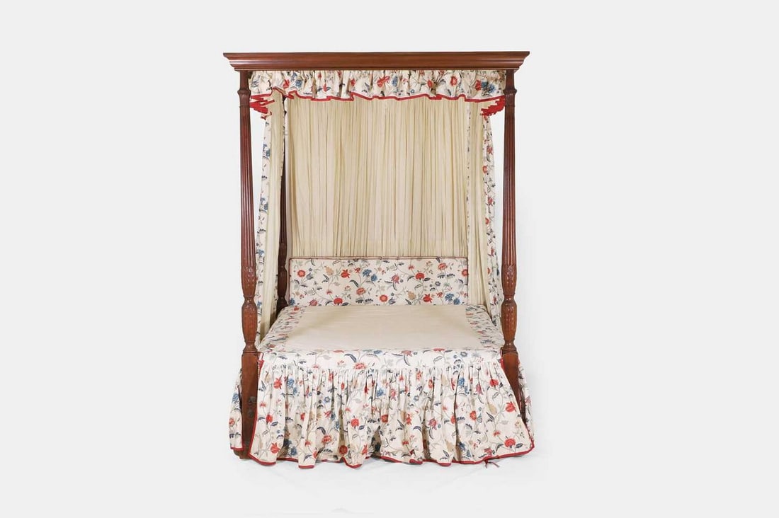A George III Hepplewhite-style four-poster bed, late 19th/early 20th century, (1 of 4)