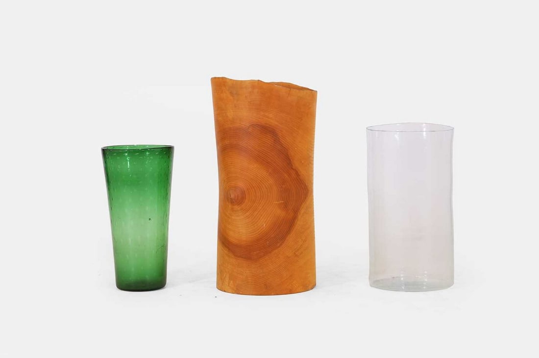 Three large vases, of recent manufacture, (1 of 3)