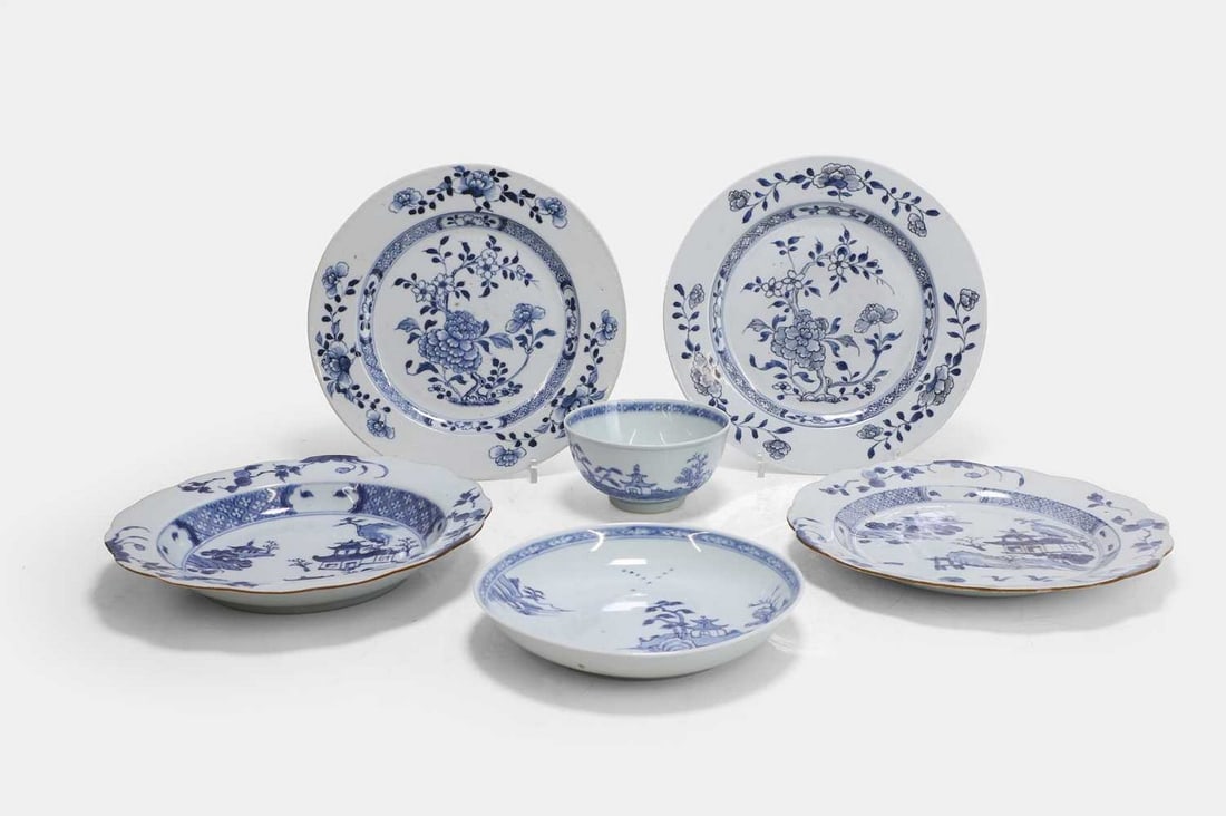 A collection of 'Nanking Cargo' blue and white porcelain, Qing dynasty, circa 1750, Chinese, (1 of 3)
