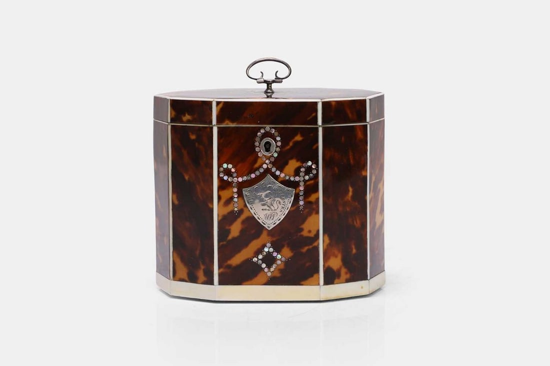 A George III decagonal tortoiseshell tea caddy, late 18th/early 19th century, (1 of 3)