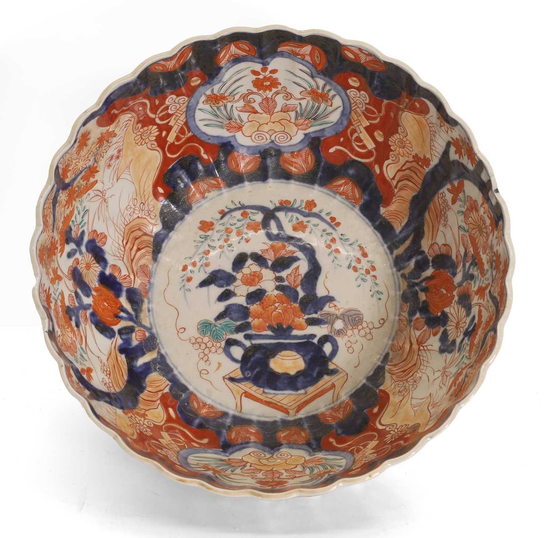 A Japanese Imari bowl, early 20th century, - 2