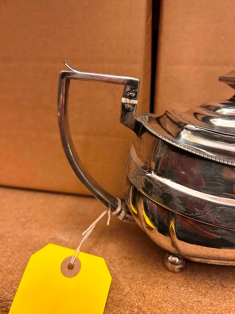 A George III silver teapot, Solomon Hougham, London, 1809, - 4