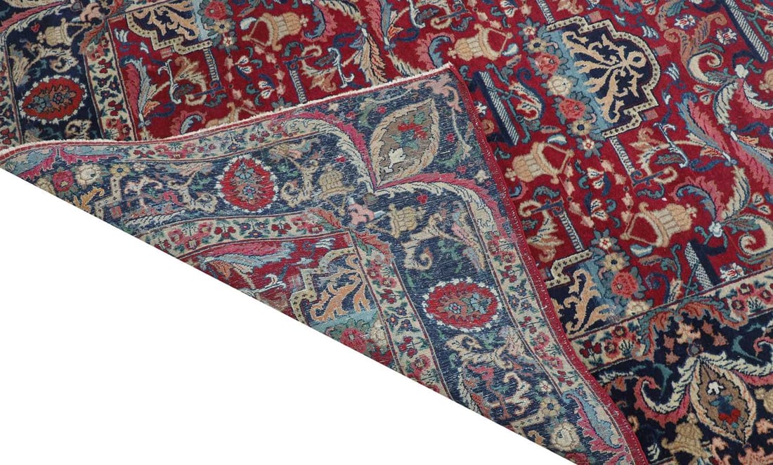A pair of red ground Kashan rugs, 20th century, - 4