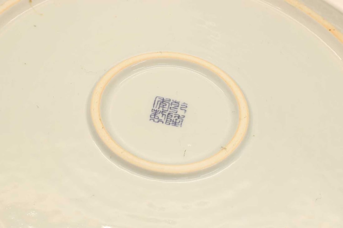 A pair of large modern Chinese porcelain chargers, of recent manufacture, - 2