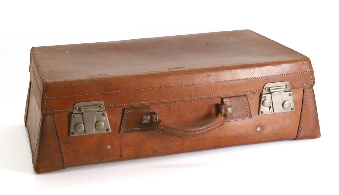 A fitted leather Bentley suitcase, (1 of 12)