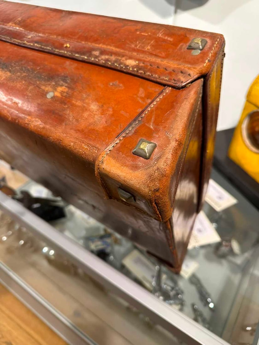 A fitted leather Bentley suitcase, - 7