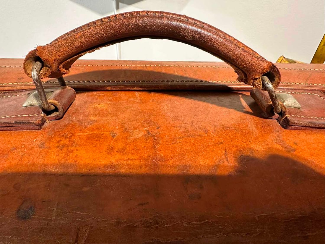 A fitted leather Bentley suitcase, - 8