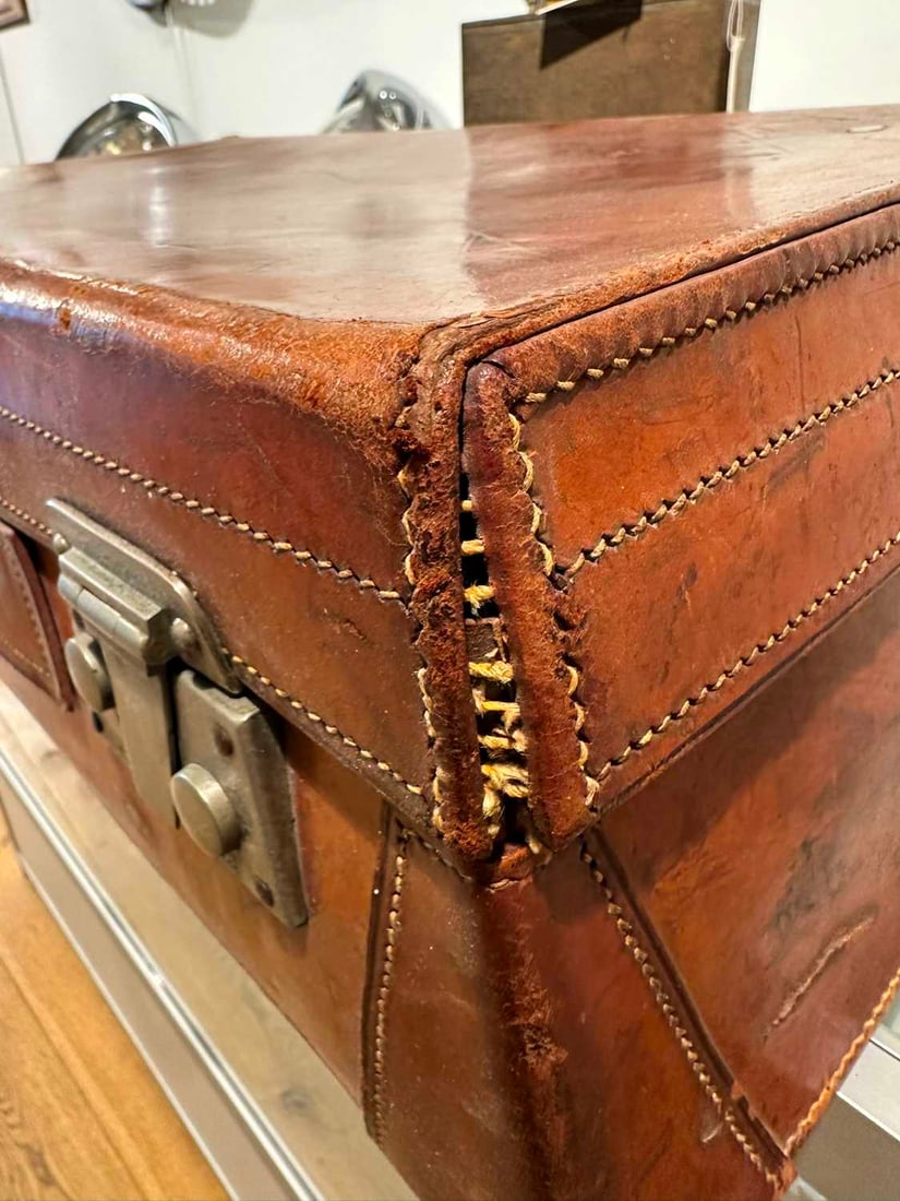 A fitted leather Bentley suitcase, - 9