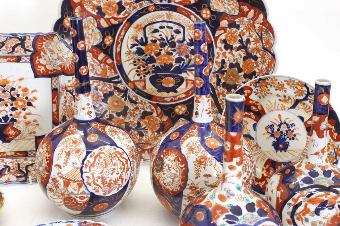A large Japanese Imari charger, 19th century, - 2