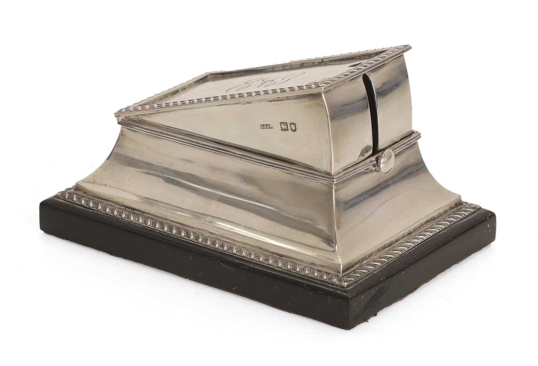 A silver cigar cutter stand, by John Grinsell & Sons, London 1897, - 2