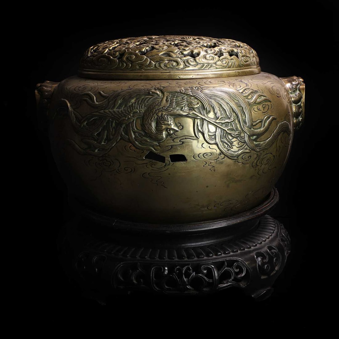 A large Japanese bronze koro, - 4