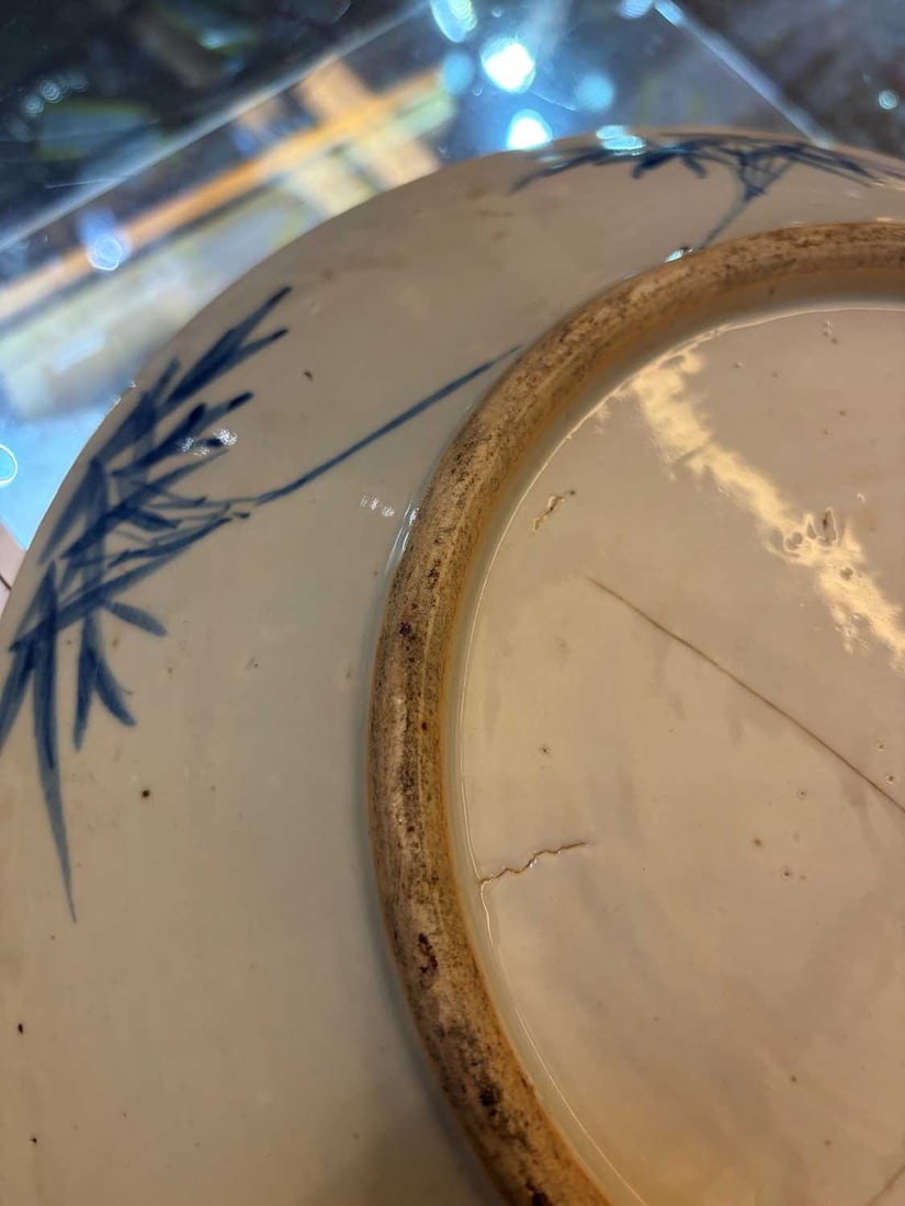 A large Chinese blue and white plate, late 19th century, - 4