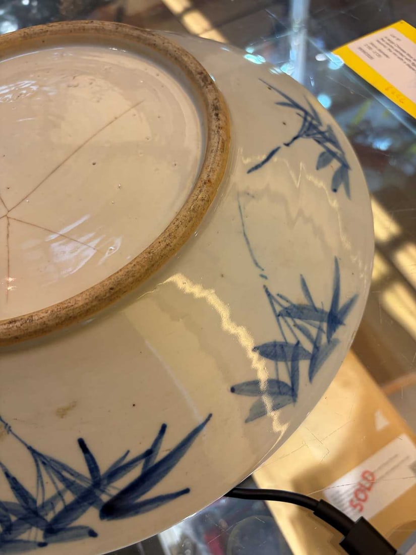 A large Chinese blue and white plate, late 19th century, - 6