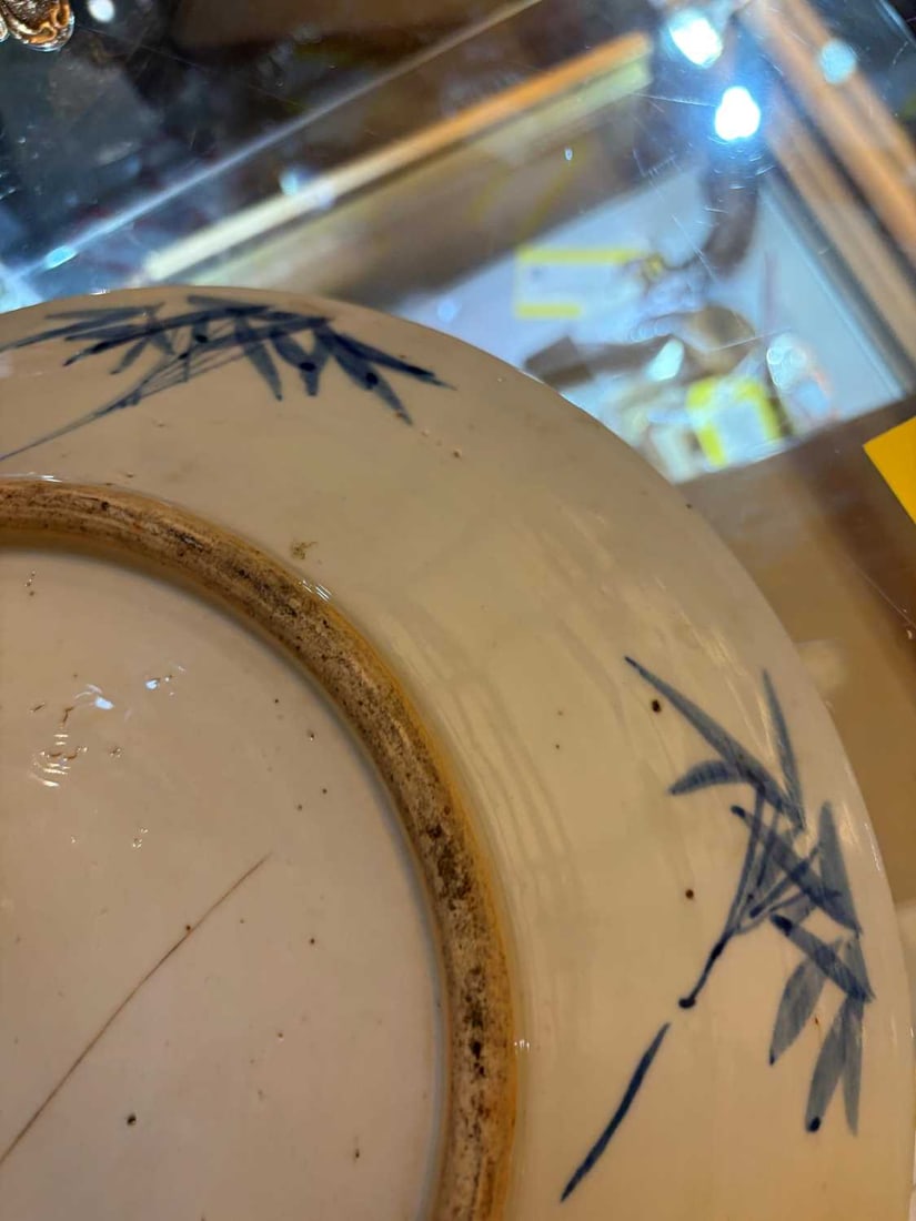 A large Chinese blue and white plate, late 19th century, - 7