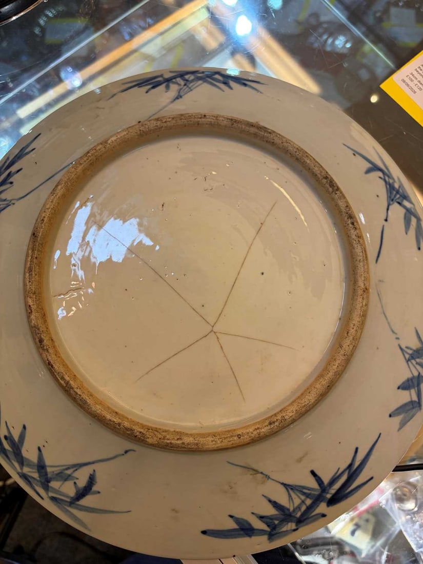 A large Chinese blue and white plate, late 19th century, - 8