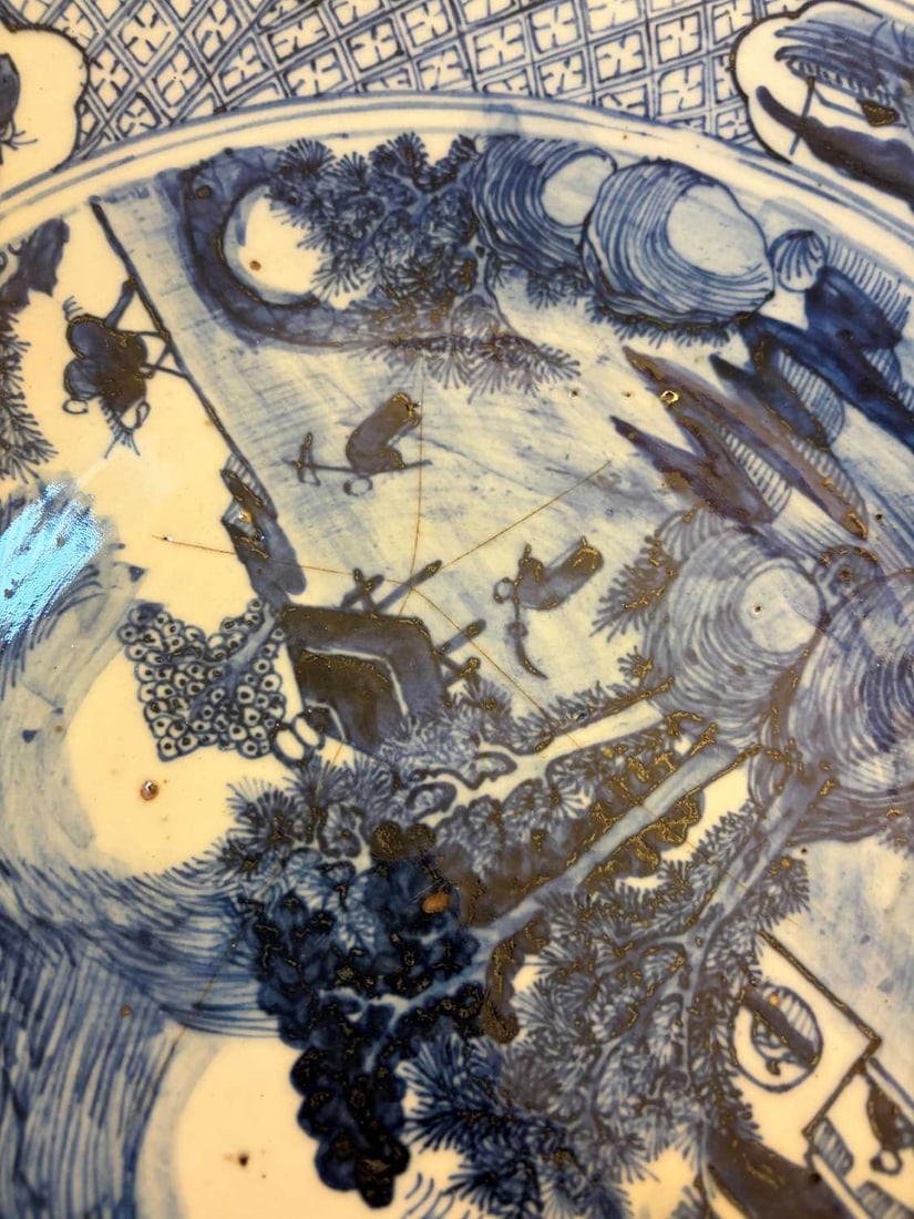 A large Chinese blue and white plate, late 19th century, - 9