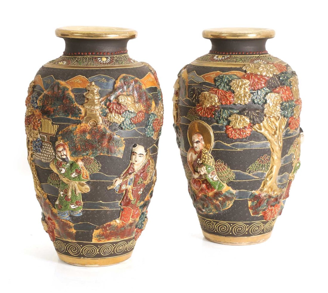 A pair of Satsuma pottery vases, early 20th century, - 2