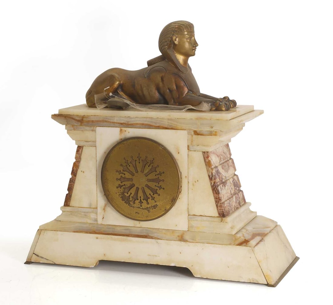 A Egyptian revival onyx mantle clock, late 19th/ early 20th century - 2