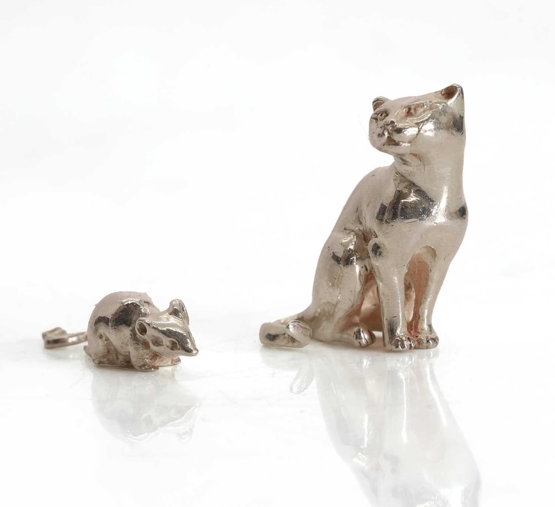 A silver cat and mouse, Sarah Jones, London, 1985,: A silver cat and mouse, Sarah Jones, London, 1985, the cat seated 2.8cm high, 0.8ozt 2