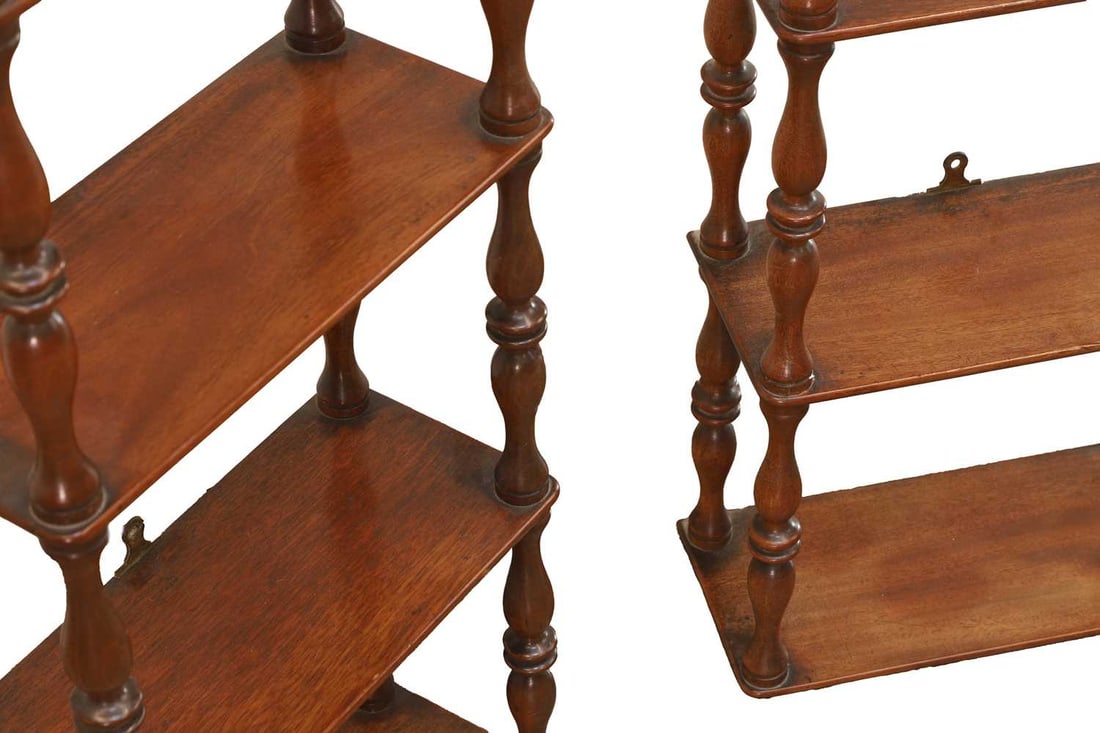 A pair of mahogany hanging shelves, late 19th century / early 20th century, - 2