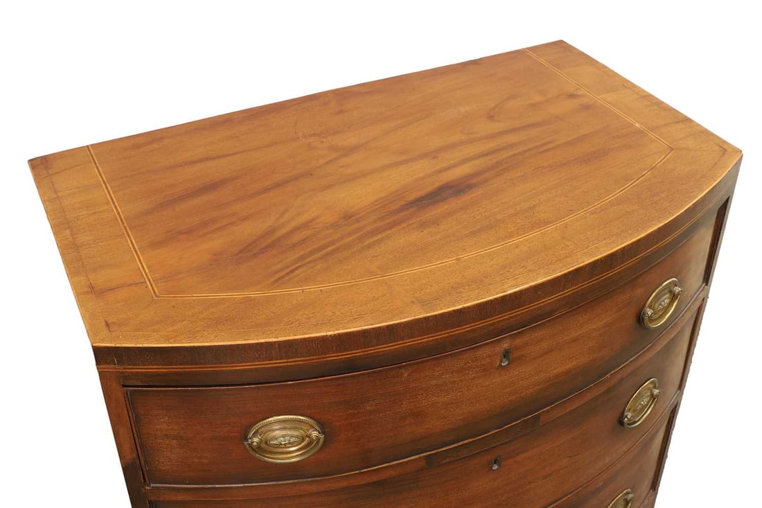A mahogany bow fronted chest of drawers, early 19th century, - 2