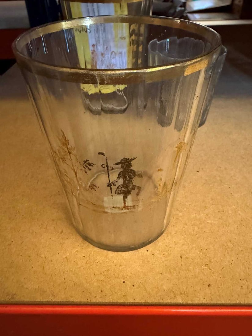A pair of glass beakers, circa 1800, probably Bohemian, decorated in the style of James Giles, - 5
