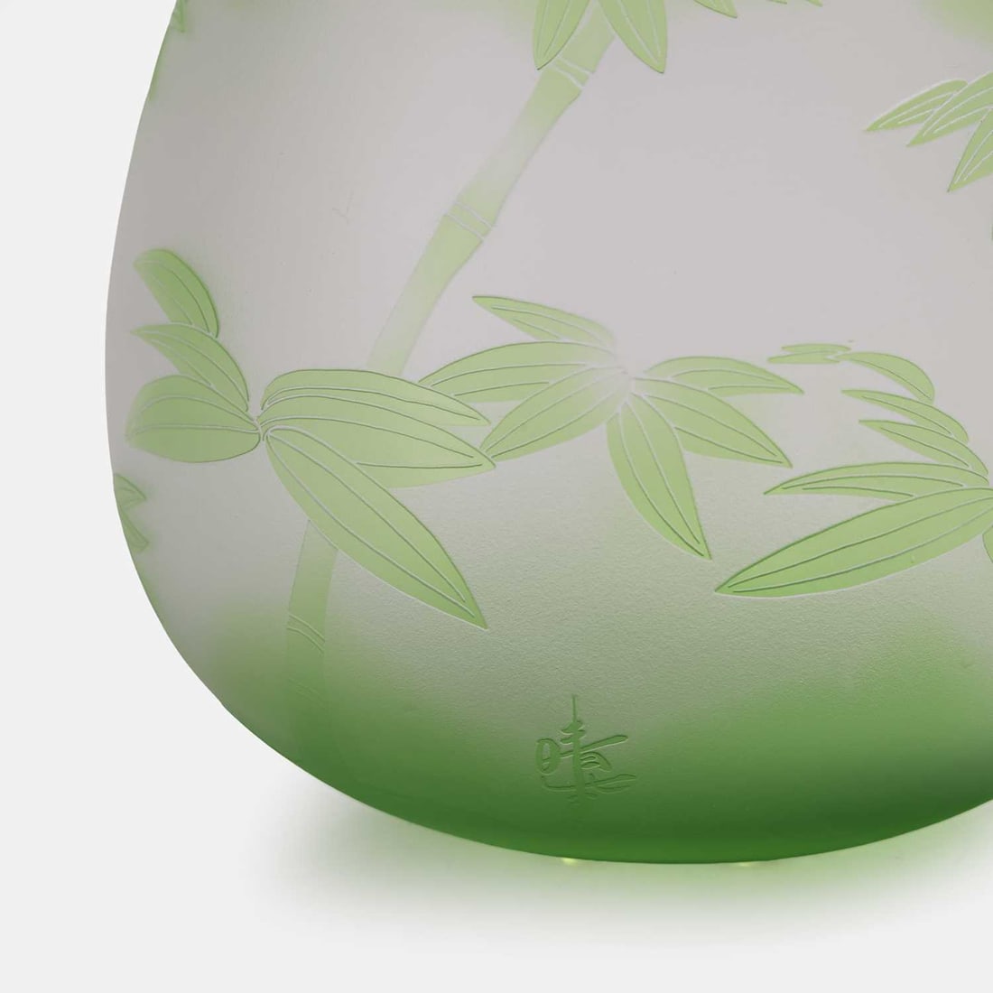 A Japanese glass mizusashi and cover, 20th century, - 3