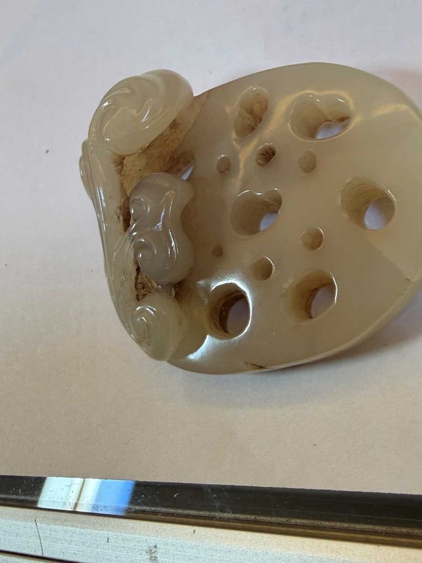 A Chinese agate pendant, 20th century, - 10