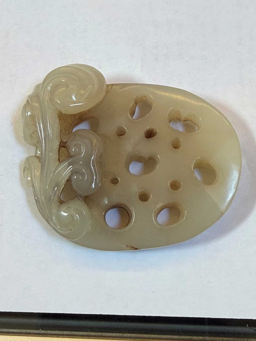 A Chinese agate pendant, 20th century, - 8
