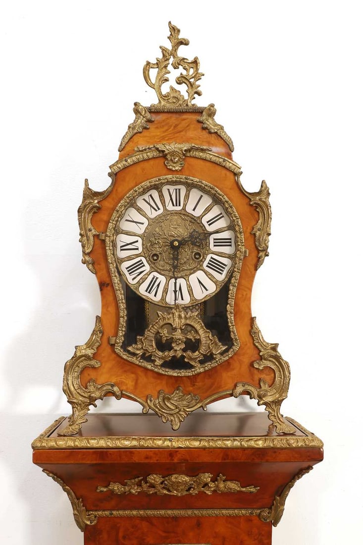 A French walnut cased mantel clock, late 19th century, - 2