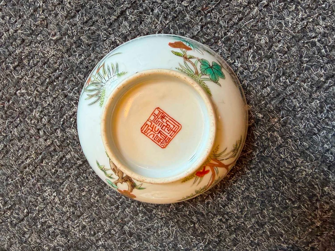 A pair of Chinese enamelled teabowls, - 16