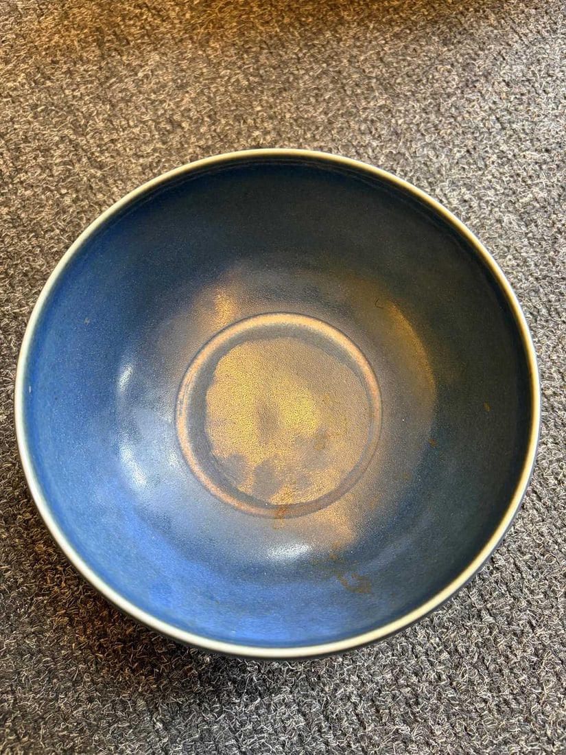 Three Chinese blue glazed bowls, 17th century or later, - 4