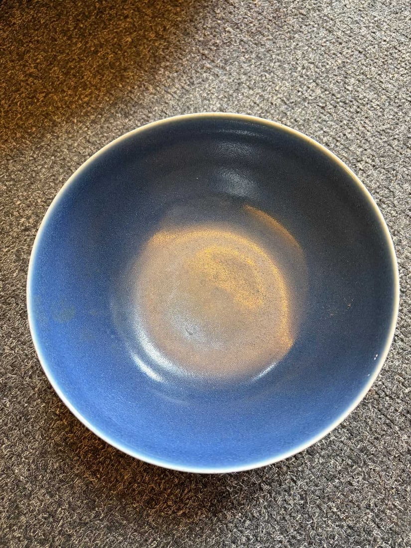 Three Chinese blue glazed bowls, 17th century or later, - 7