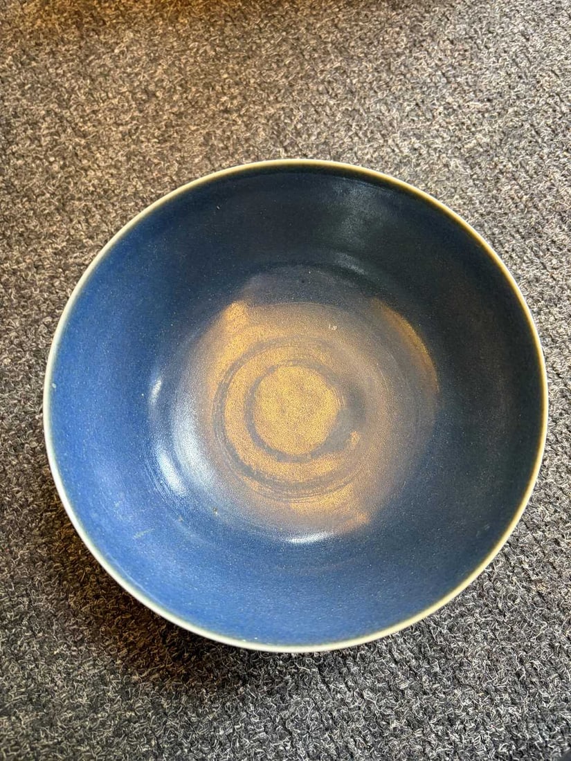 Three Chinese blue glazed bowls, 17th century or later, - 9