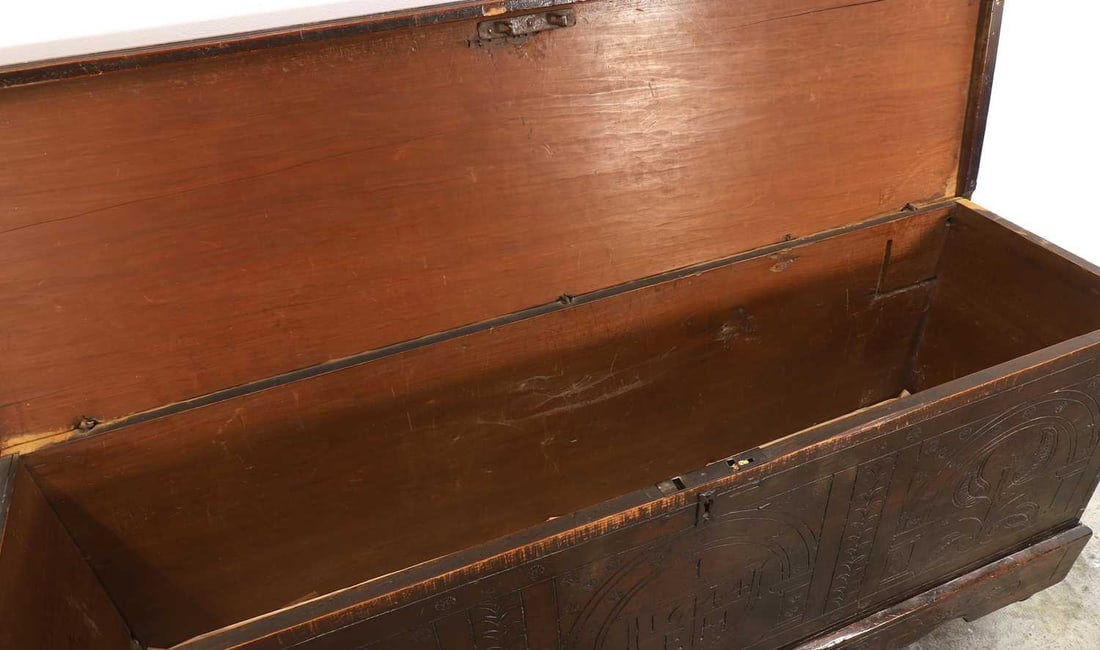 A carved wooden chest, - 3