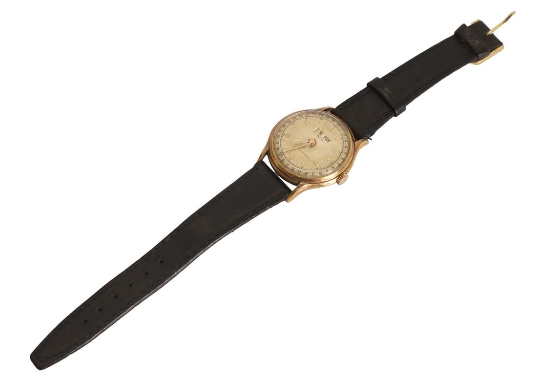 Dubey & Schaldenbrand, a gold plated and stainless steel mechanical wristwatch,: Dubey & Schaldenbrand, a gold plated and stainless steel mechanical wristwatch, gilt metal case, with a cream dial, raised gilt Arabic numerals and hour markers, outer minute and days track, gilt