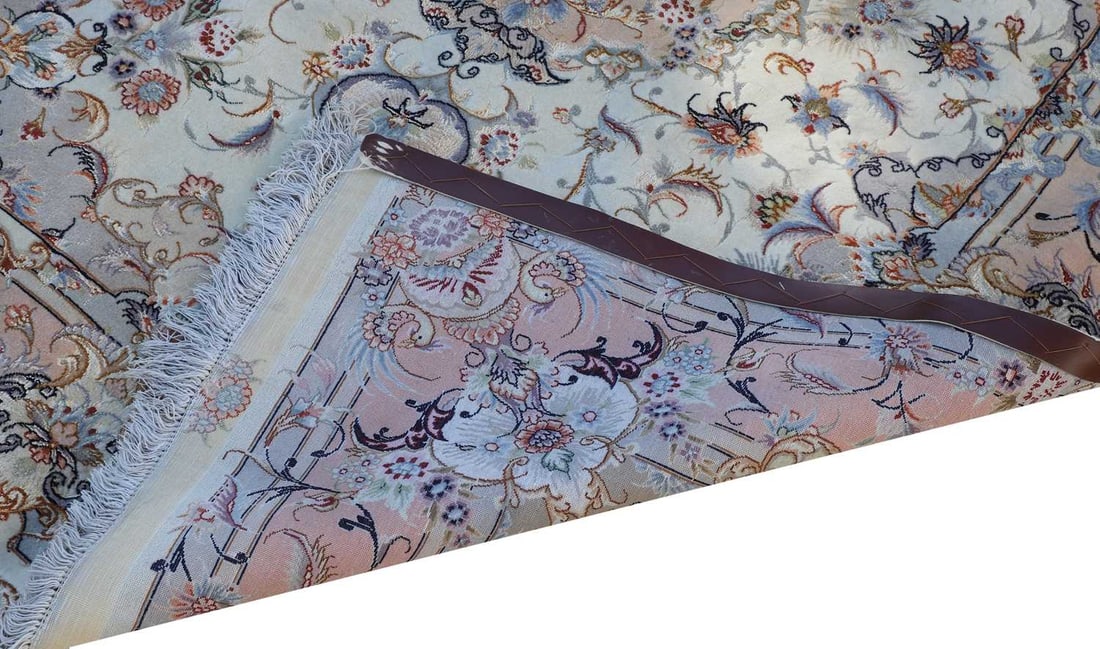 A silk Tabriz carpet - 2