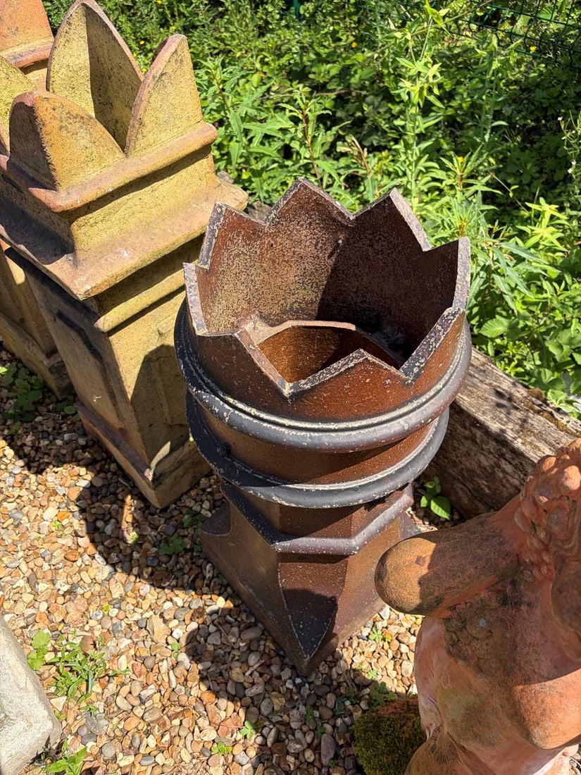 A pair of large salt glazed chimney pots, 19th century, - 3