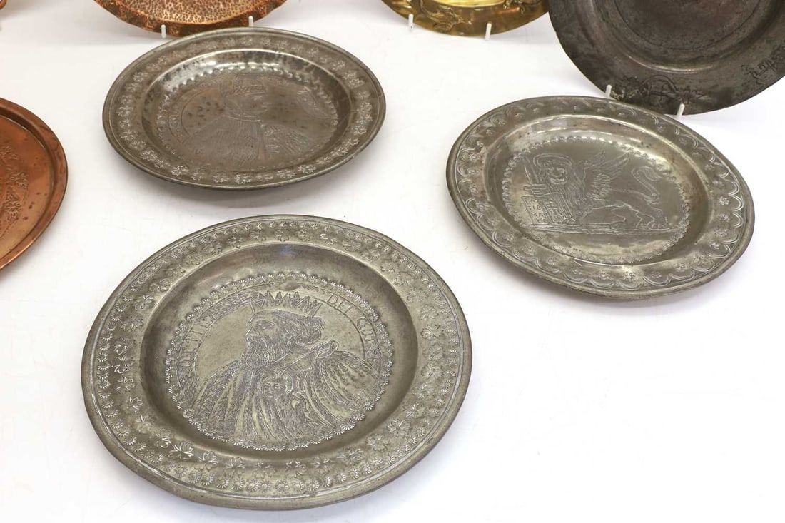 A collection of copper and metalware, circa 1900 and later, - 3