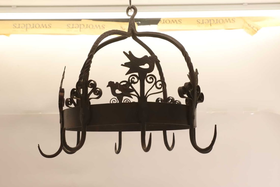 A collection of copper and metalware, circa 1900 and later, - 4