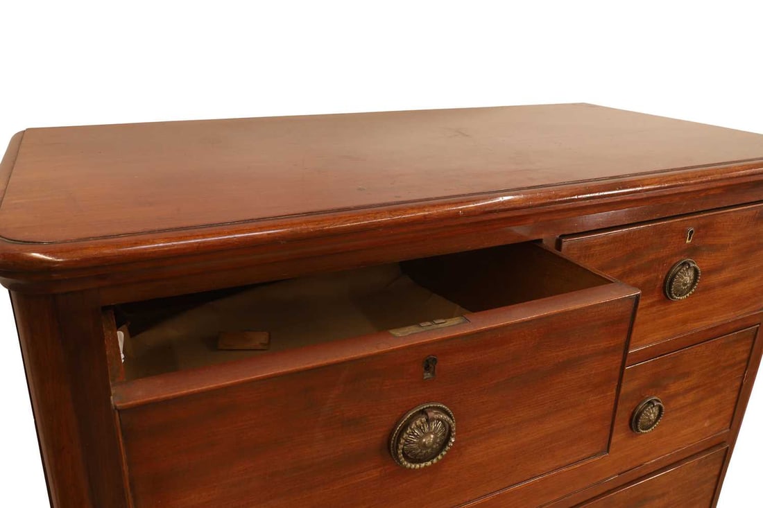 A mahogany chest of drawers, 19th century, - 2