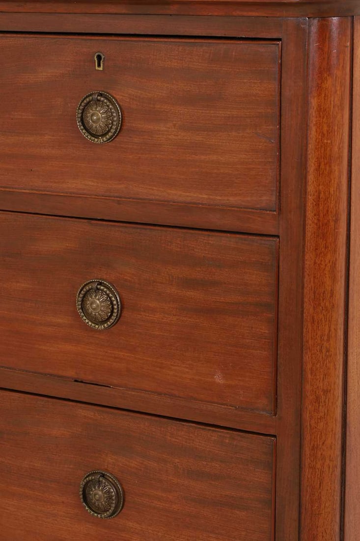 A mahogany chest of drawers, 19th century, - 3