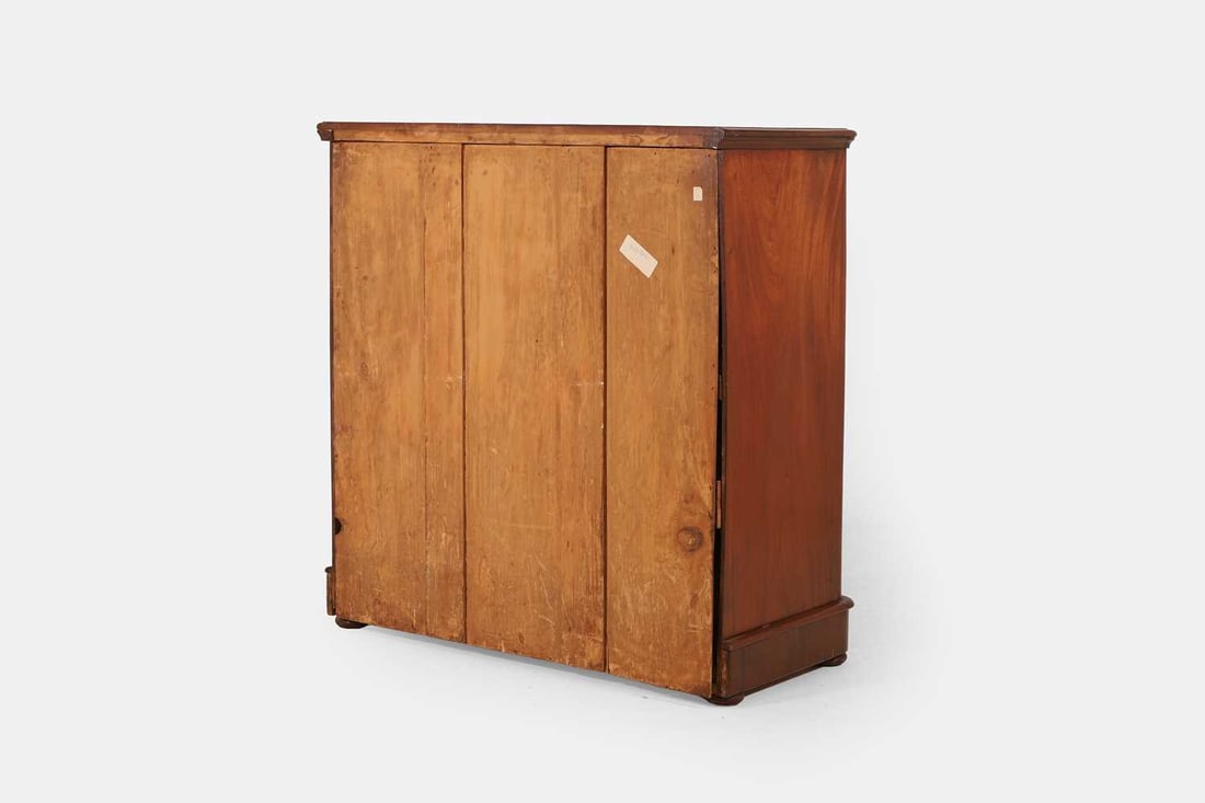 A mahogany chest of drawers, 19th century, - 4