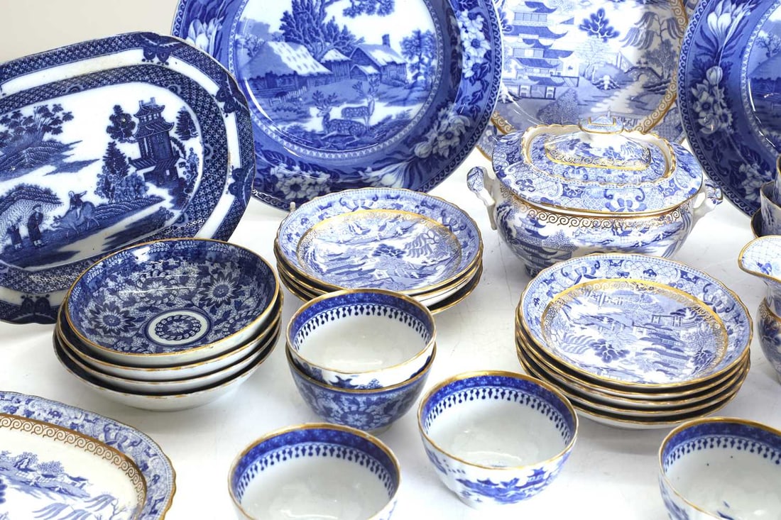 Charles Bourne, a blue and white printed and gilt bordered part tea set, circa 1820, - 2